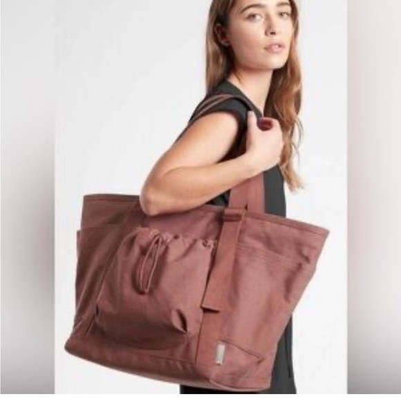 Athleta Kinetic Large Weekender Tote Bag Mauve Top Zipper Pockets Travel Sleeve - Picture 2 of 14